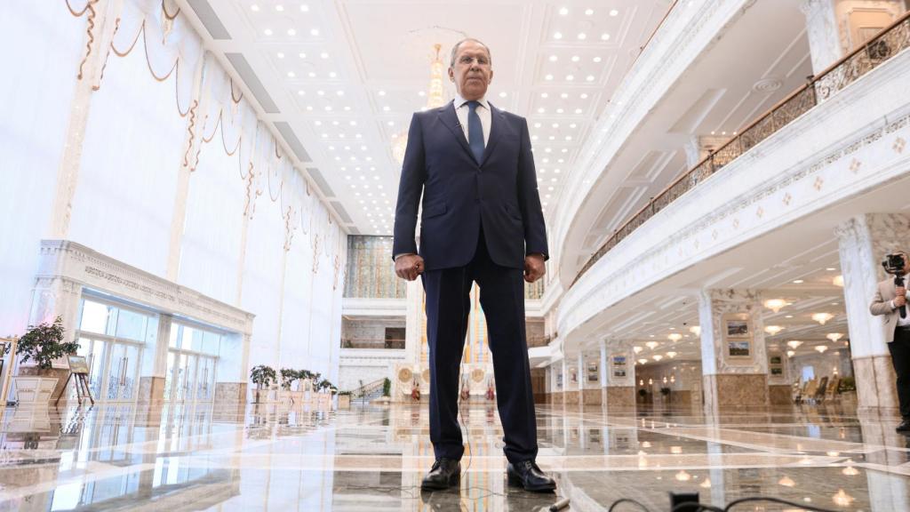 El ministro de Exteriores ruso, Serguéi Lavrov, este jueves en Minsk, Bielorrusia.