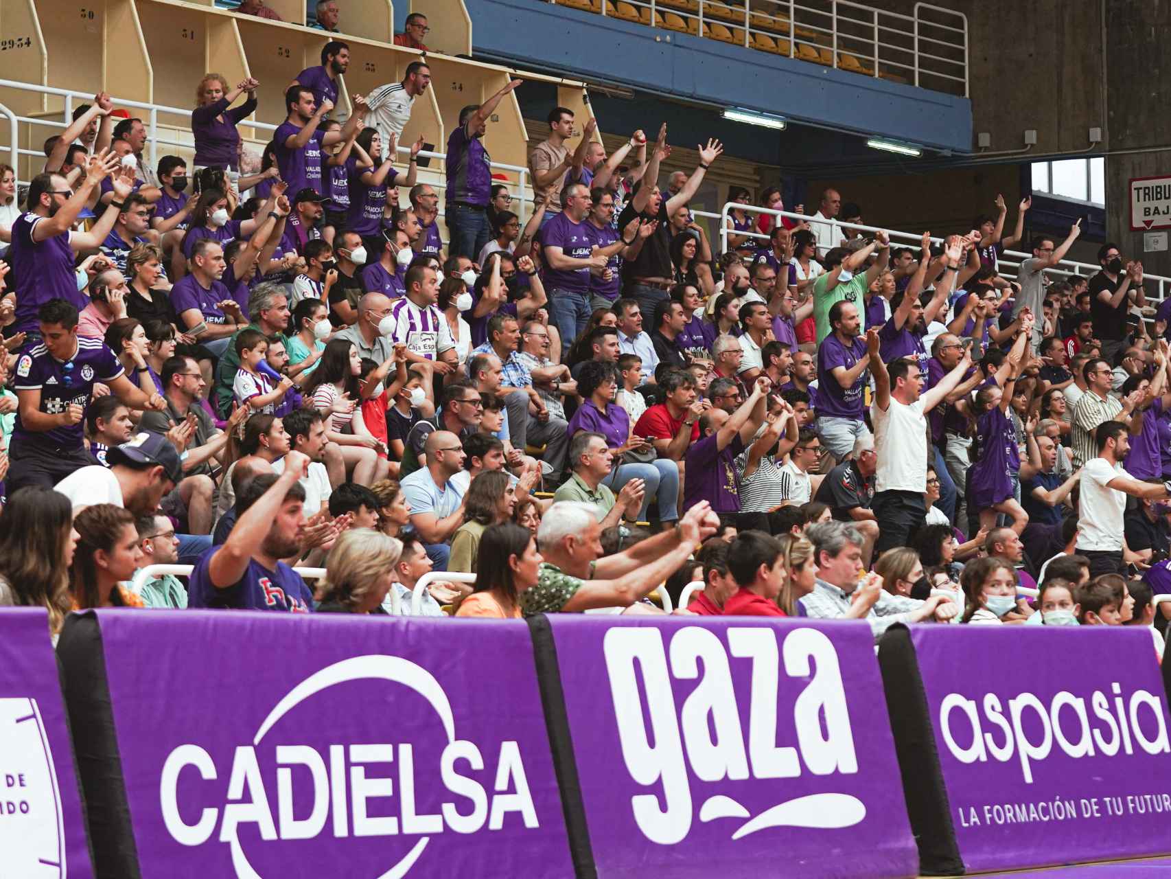 La afición del UEMC Real Valladolid durante un encuentro de la pasada temporada.