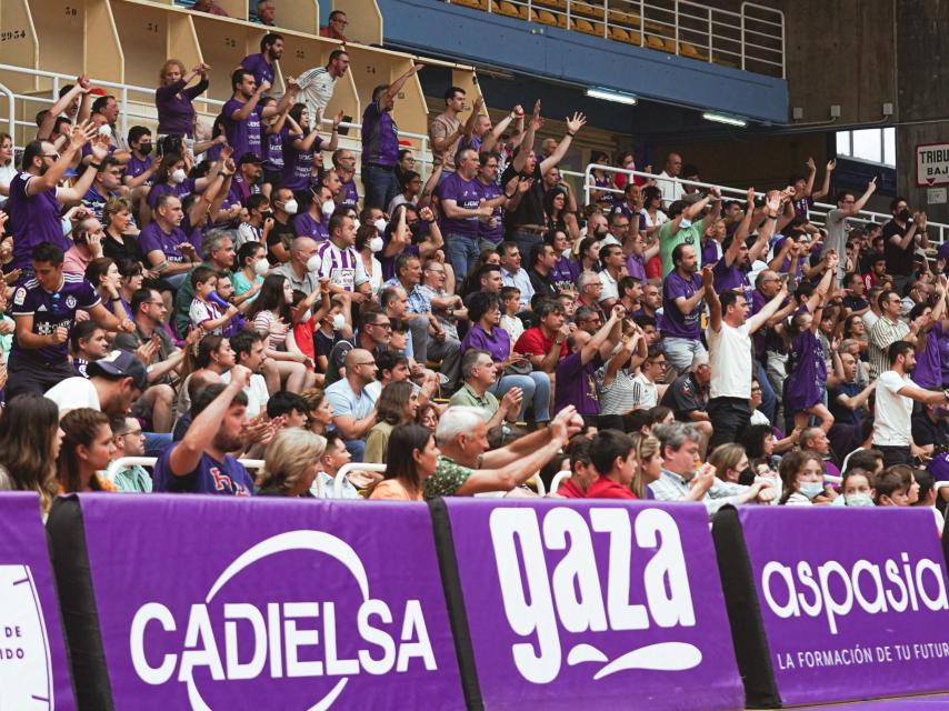 La afición del UEMC Real Valladolid durante un encuentro de la pasada temporada.