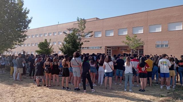 Acto de homenaje en el IES Nicolás Copérnico al que iba Cristina.