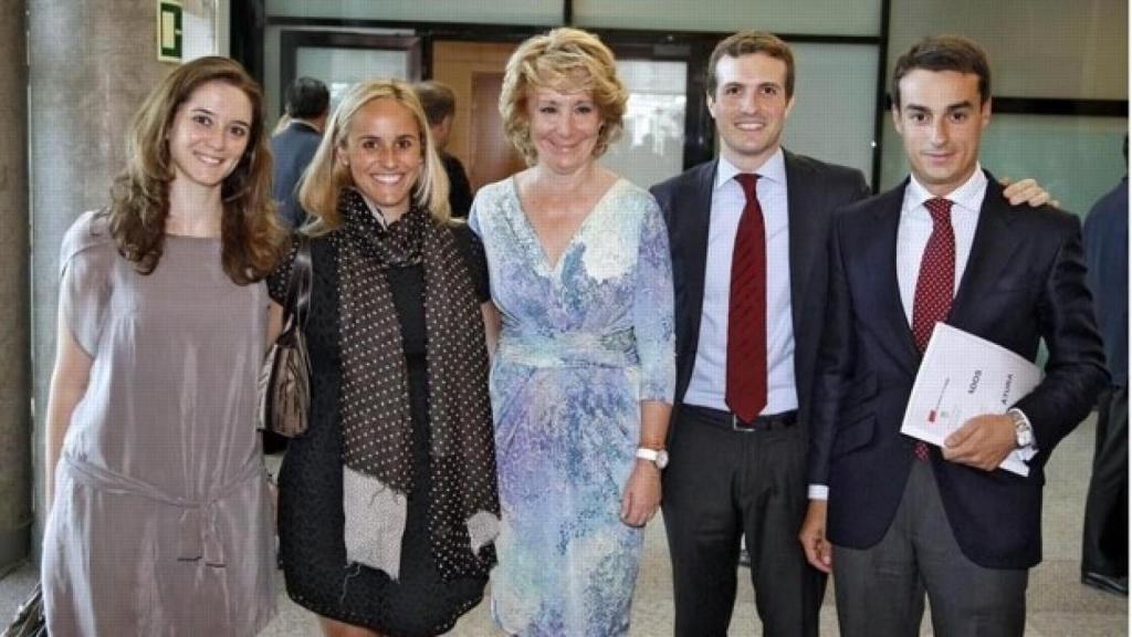 Isabel Díaz Ayuso, Ana Camins, Esperanza Aguirre, Pablo Casado y Germán Alcayde, en una foto de 2011.