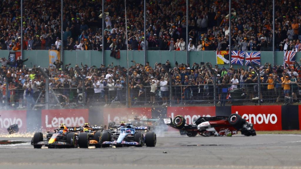 El accidente de Guanyu Zhou en Silverstone.