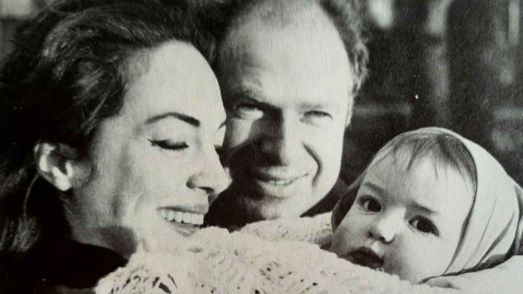 Natasha Parry y Peter Brooke con su hija Irina. Foto: Siruela