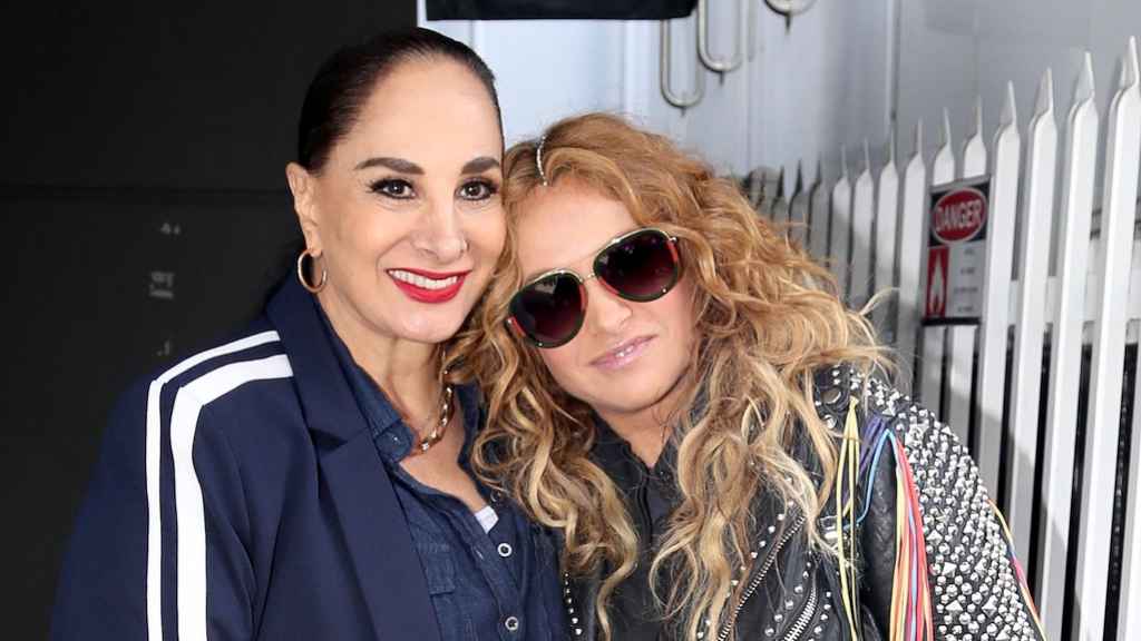 La actriz Susana Dosamantes junto a su hija, Paulina Rubio.