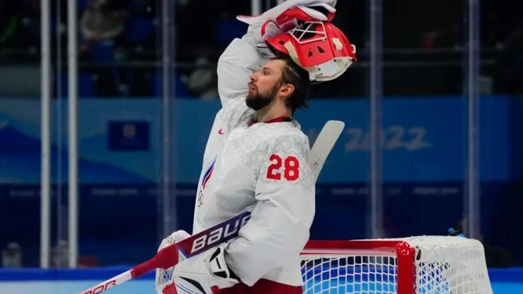 Iván Fedótov durante un partido de hockey