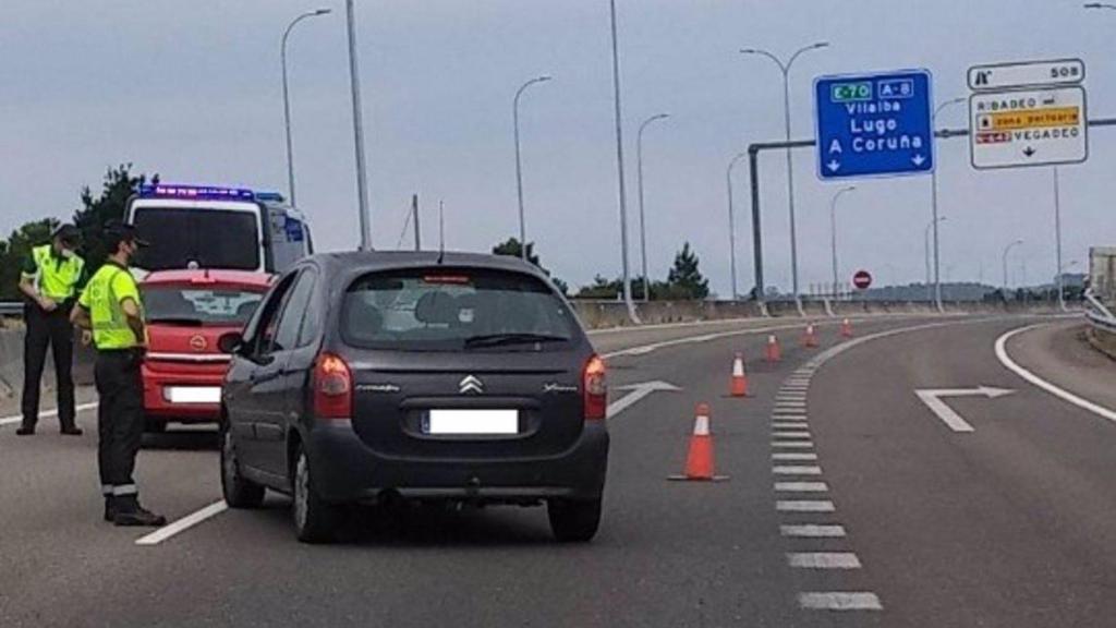 Control de la Guardia Civil en Ribadeo.