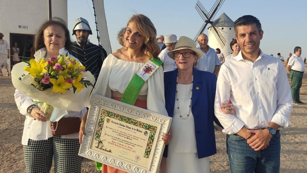 Lourdes Maldonado ha recibido este fin de semana el título de Dama Andante de Campo de Criptana.