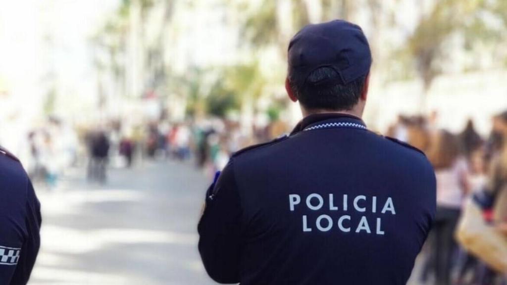 Imagen de archivo de un agente de la Policía Local de Elche.