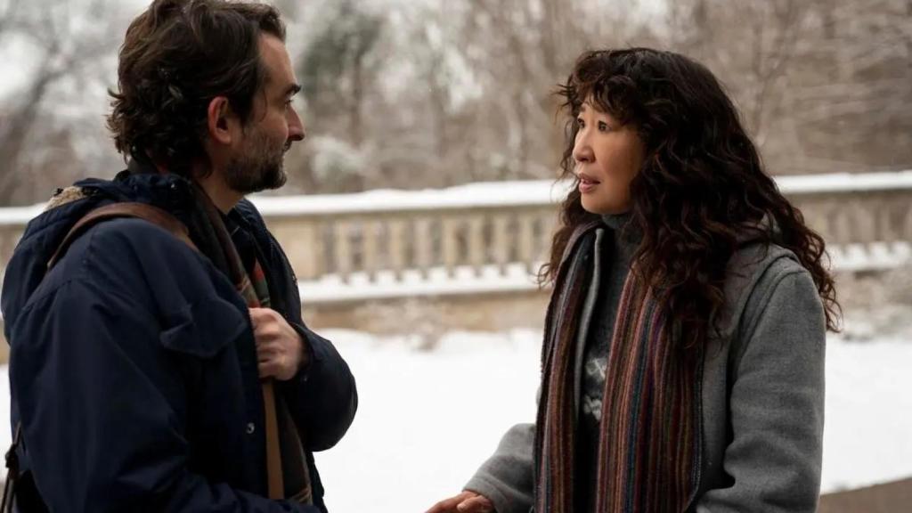 Jay Duplass y Sandra Oh en 'The Chair'.