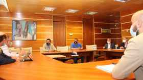 Reunion del consejero de Sanidad con miembros del Ayuntamiento de Laguna de Duero