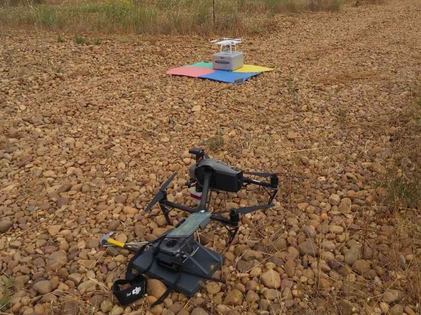 Imagen de los drones puestos por Grupo Pistacyl en el cultivo