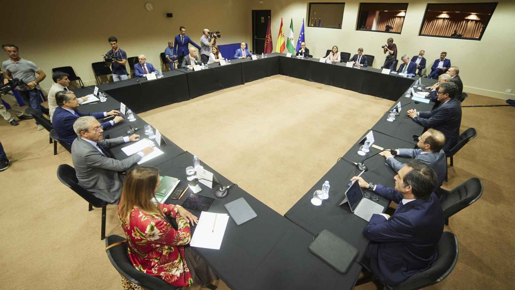 Reunión celebrada el pasado mes de julio entre miembros del Gobierno central y de la Junta de Andalucía para dar viabilidad a Abengoa.