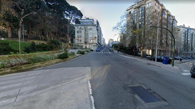 Cruce entre la Avenida de Finisterre y el Paseo de los Puentes.