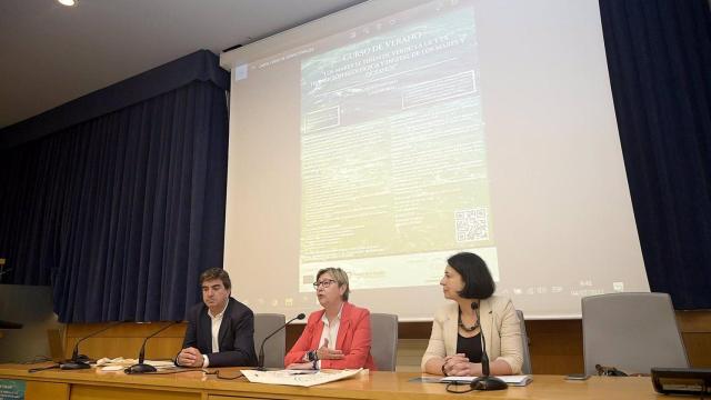 La conselleira do Mar, Rosa Quintana, en la inauguración de un curso de verano de la UDC.