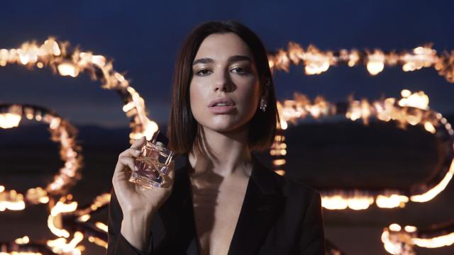 Dua Lipa, embajadora de Yves Saint Laurent Beauté.