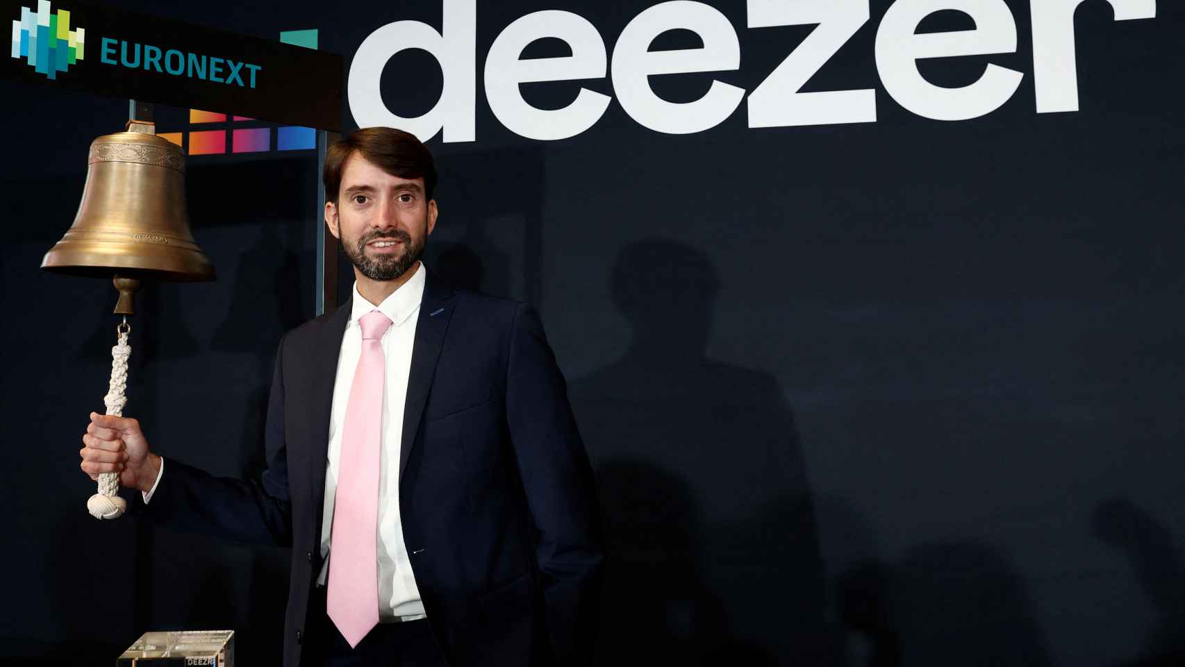 Jeronimo Folgueira, CEO de Deezer, durante el toque de campaña en la salida a bolsa de la compañía.