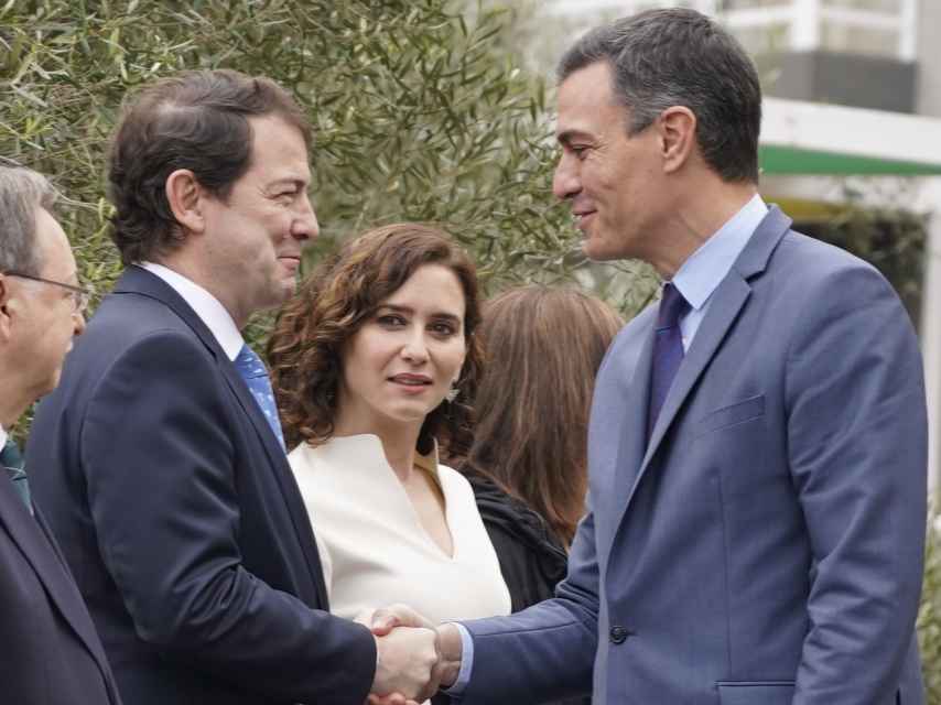 El presidente de la Junta, Alfonso Fernández Mañueco, y el presidente del Gobierno, Pedro Sánchez, en la Conferencia de Presidentes de marzo.