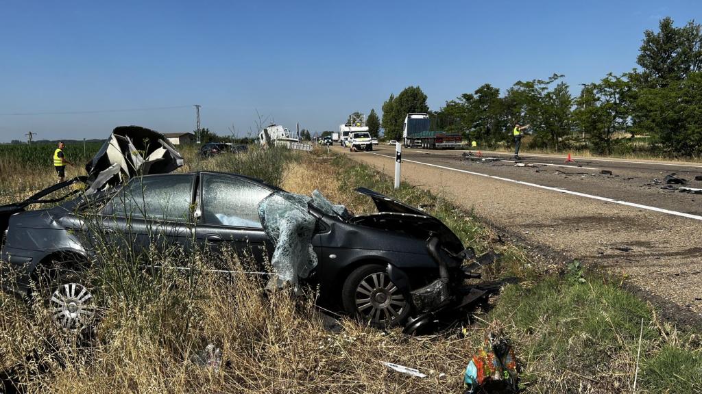 Estado en el que quedó el vehículo tras el accidente en la provincia de León.