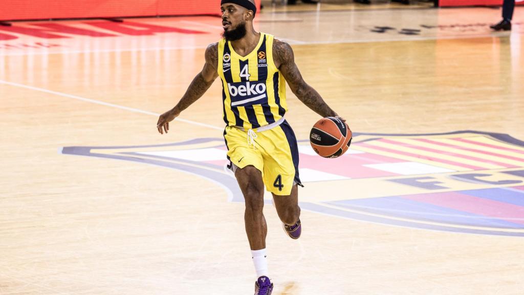 Lorenzo Brown durante su etapa en Fenerbahçe