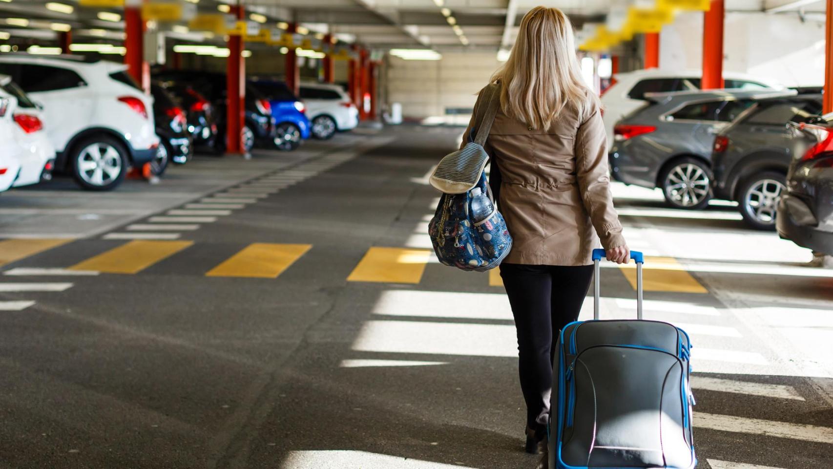 Aena sube los precios de los aparcamientos en los aeropuertos gallegos