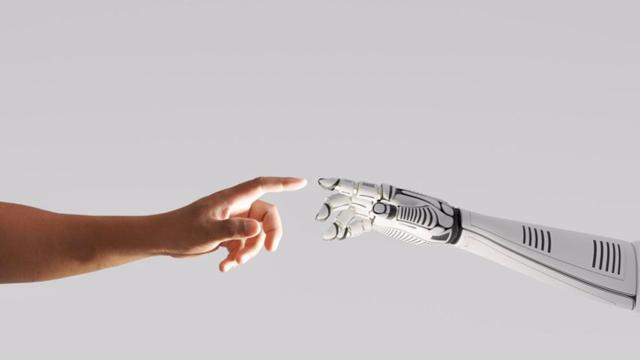 Mano humana y mano de robotECONOMIA SALUDANGKHAN/ ISTOCK