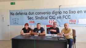 Rueda de prensa del comité de empresa de FCC Medioambiente, concesionaria de recogida de basura, limpieza viaria y reciclaje en el Ayuntamiento de Vigo.