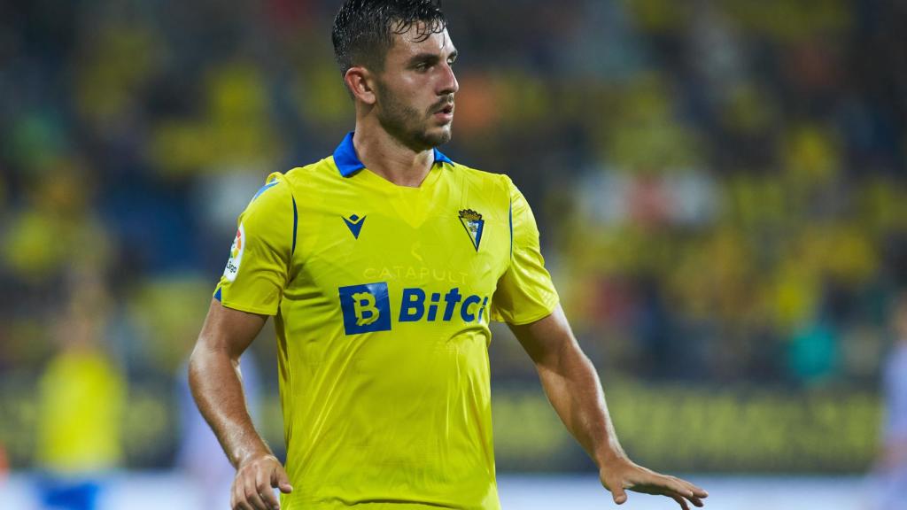 Víctor Chust durante un partido con el Cádiz CF.