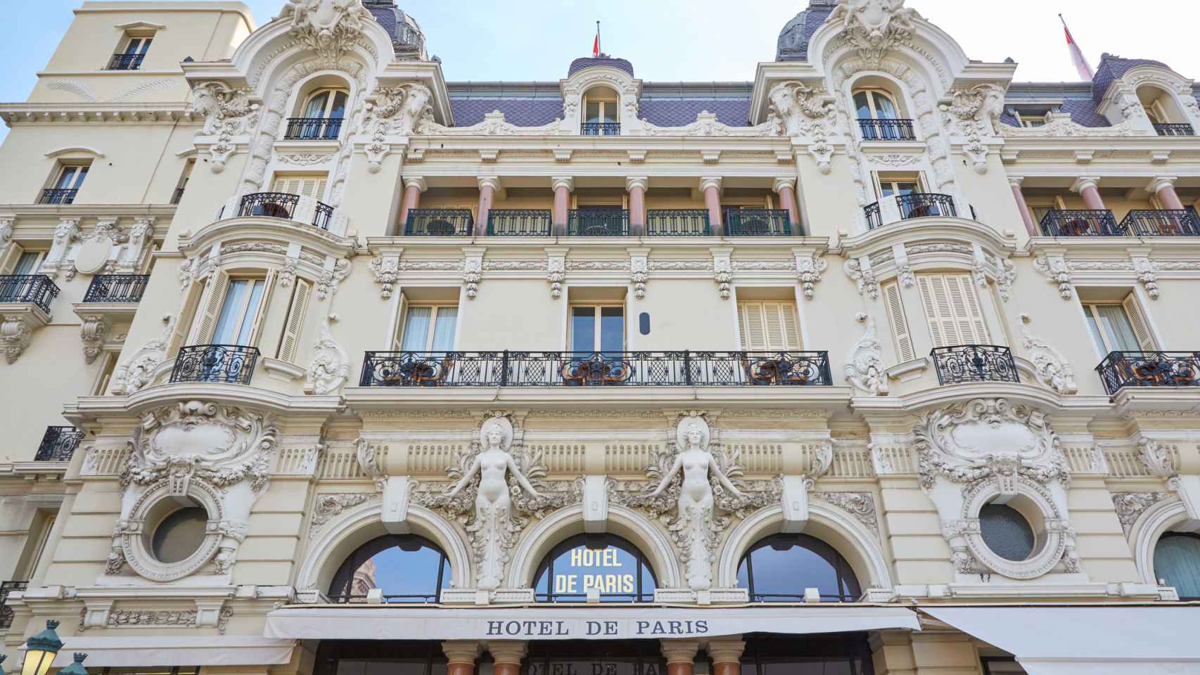 Fachada del Hotel de Paris