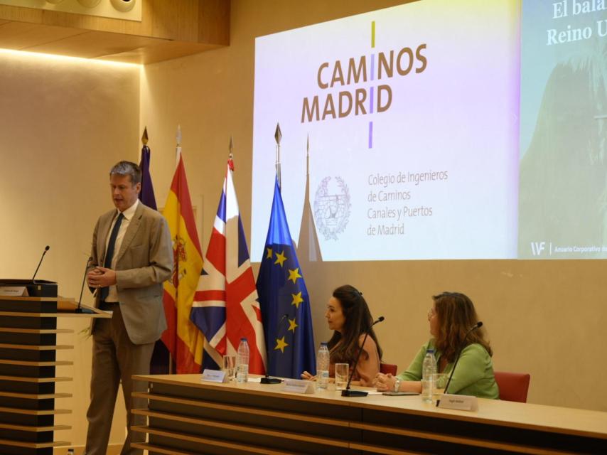 El embajador del reino Unido en España, Hugh Elliot, durante su intervención.