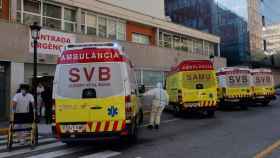 Ambulancias en un hospital valenciano, en imagen de archivo.