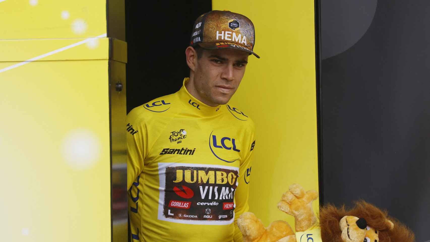 Wout Van Aert con el maillot amarillo del Tour de Francia