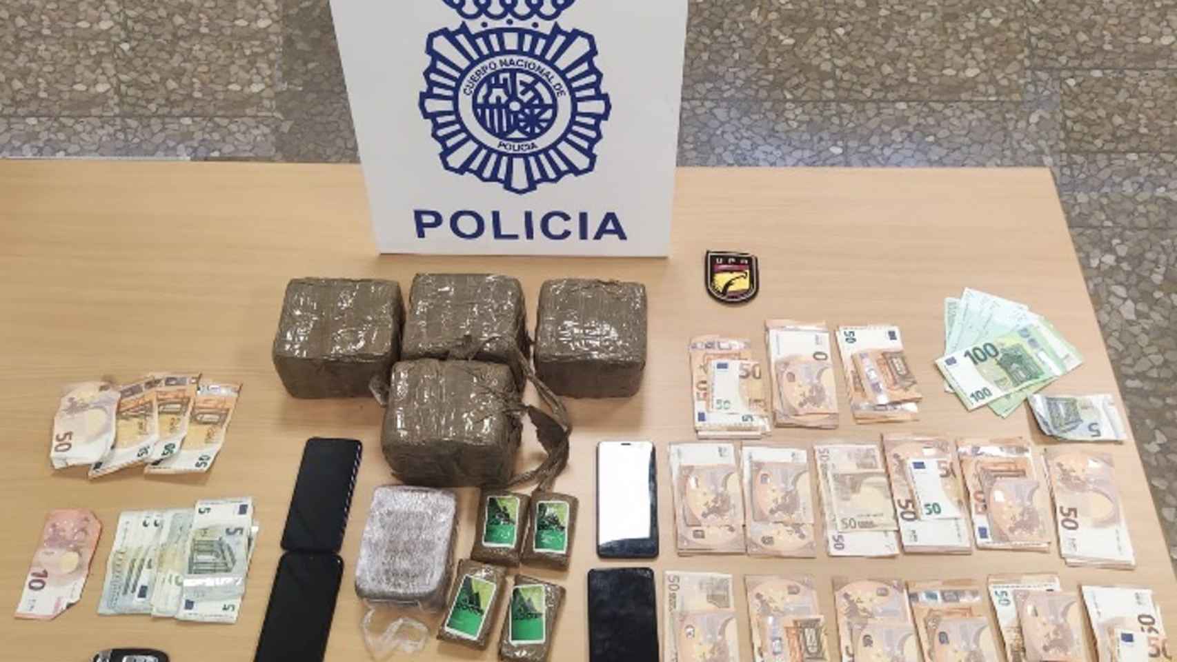 Efectos intervenidos por la Policía Nacional a dos jóvenes en el barrio malagueño de Carlinda. Policía Nacional Málaga.