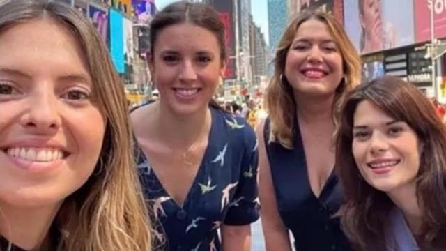 Selfie de Irene Montero y sus acompañantes en Times Square.