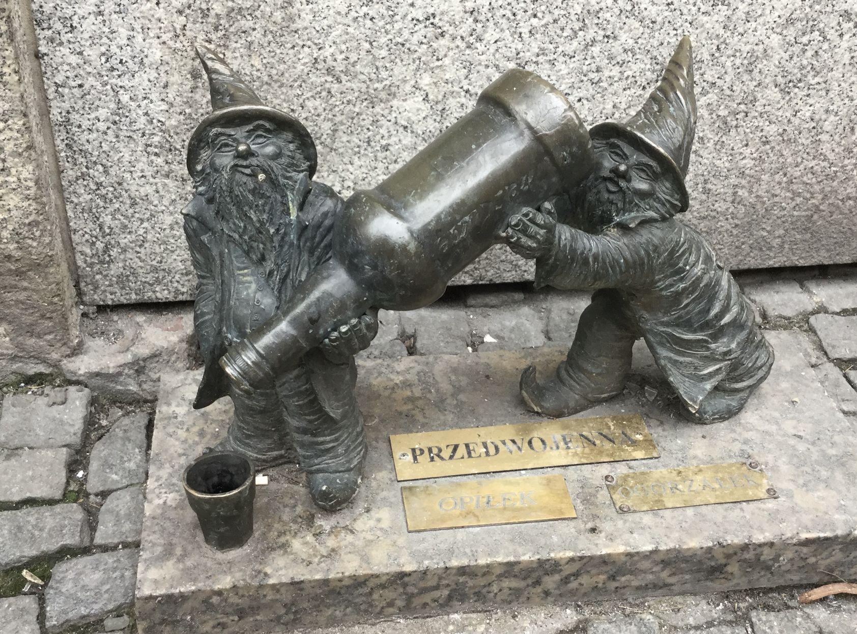 En las calles de algunas ciudades polacas hay figuras de gnomos como símbolo de resistencia contra el régimen soviético en los años 80 del siglo pasado (Fuente: Beatriz Castro).