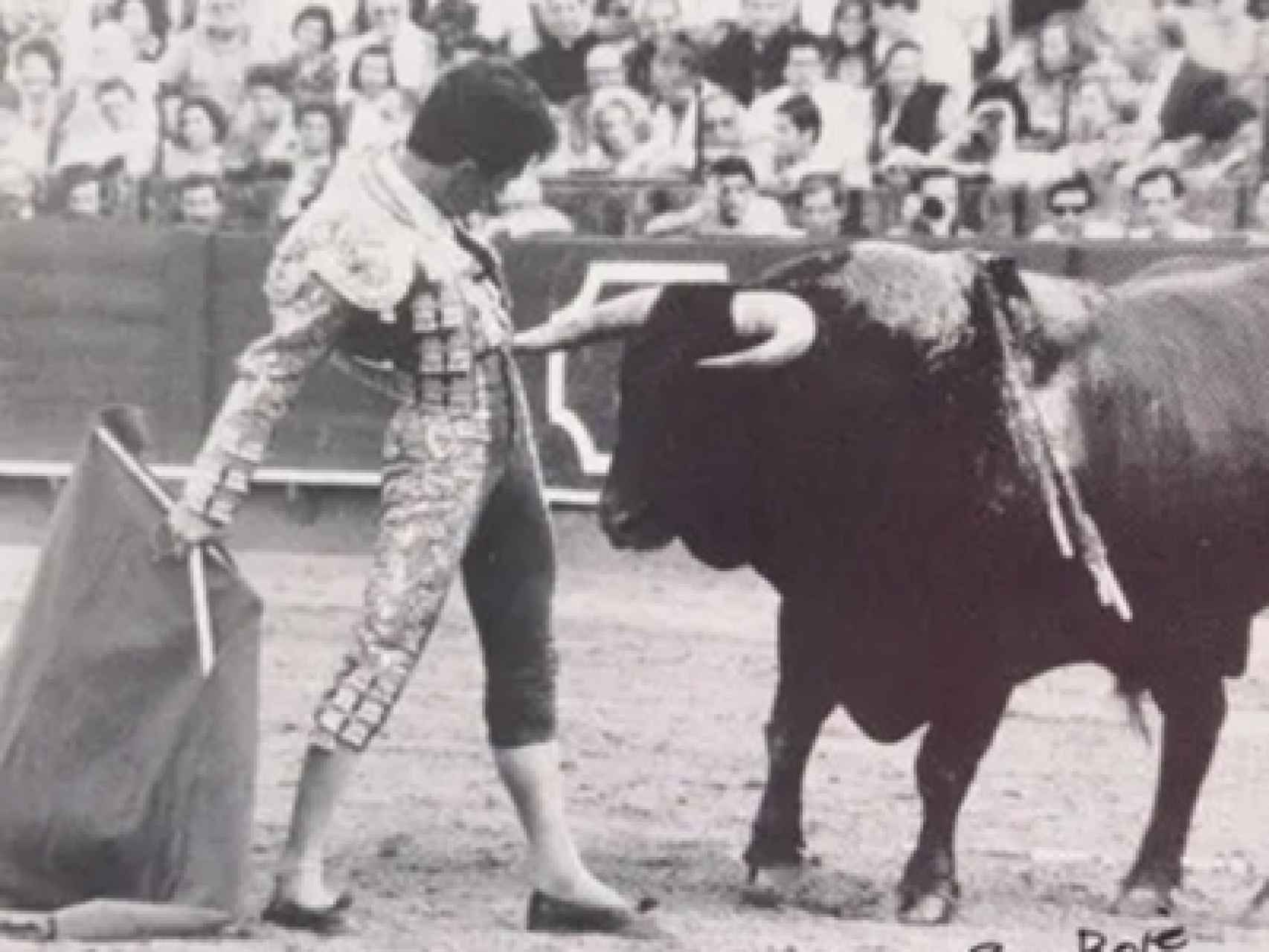 Sevilla 1992, ante un toro de María Luisa Domínguez Pérez de Vargas