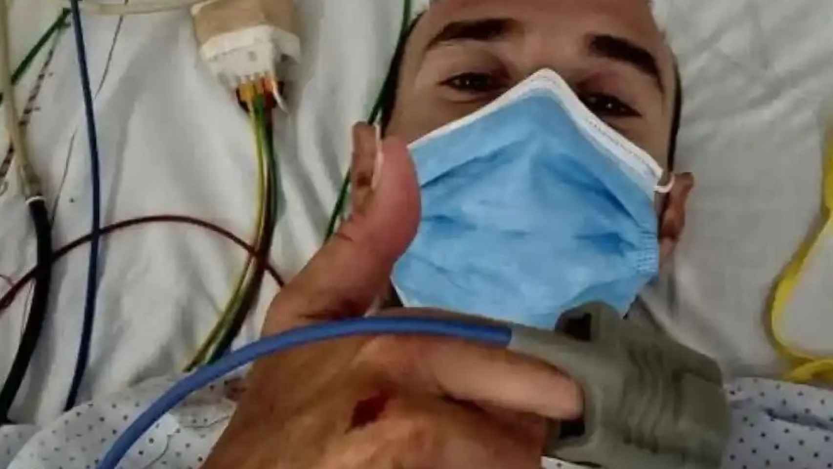 El ciclista Alejandro Valverde, este sábado, en el Hospital Virgen de la Arrixaca, tras ser atropellado en la RM-560.