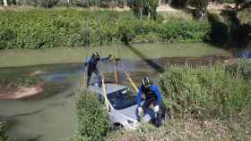 Los Bomberos de la Diputación rescatan el vehículo
