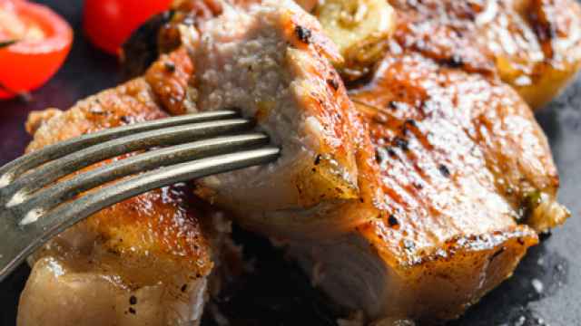 La mejor manera de cocinar unas jugosas chuletas de cerdo por Karlos Arguiñano