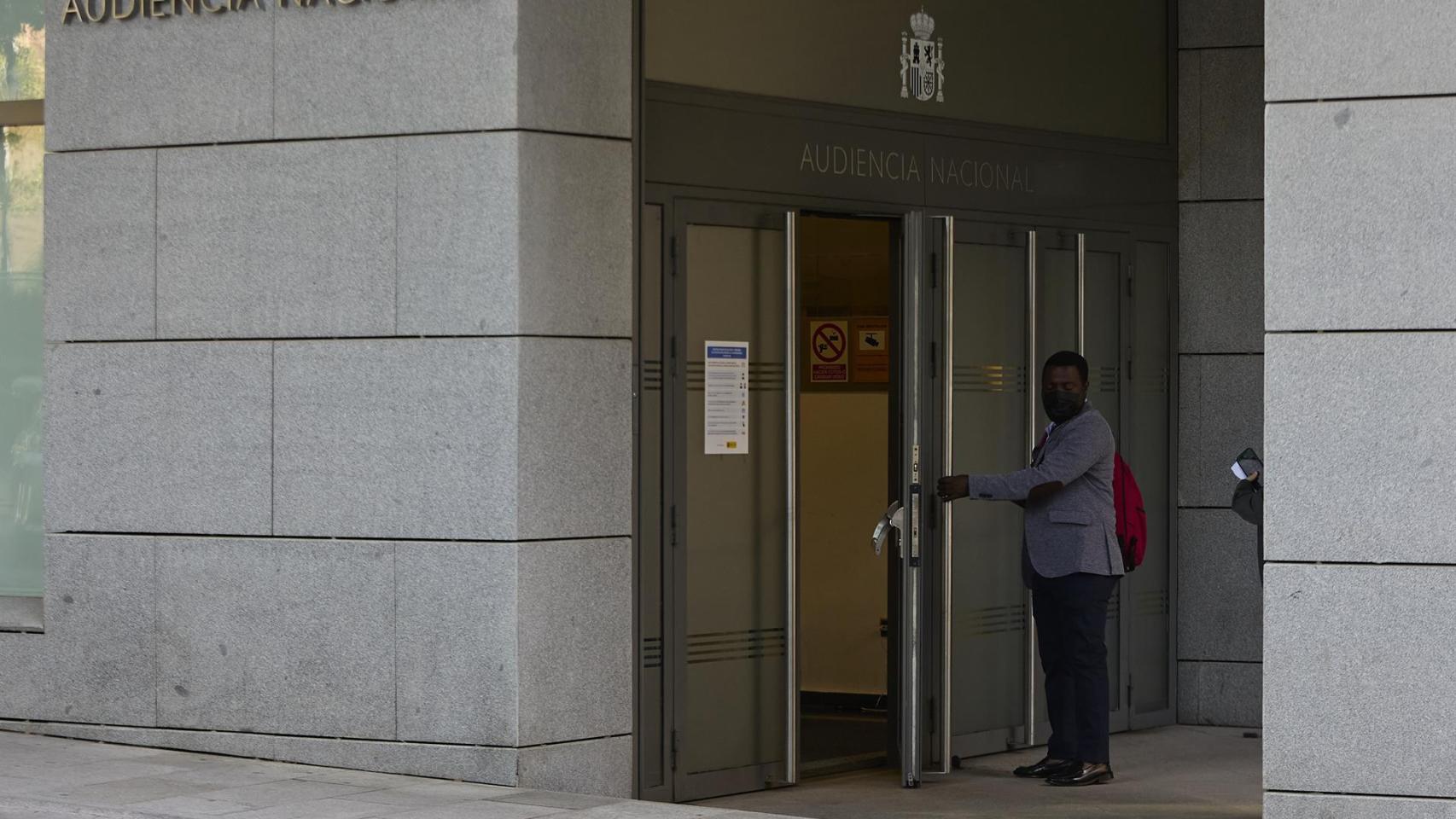 El marinero Samuel Kwesi a su llegada a declarar a la Audiencia Nacional, a 6 de junio de 2022, en Madrid (España).