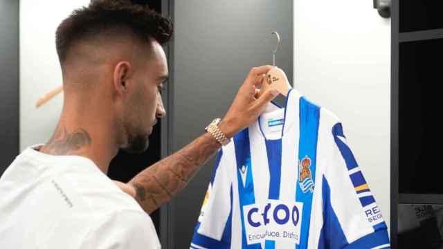 Brais Méndez con la camiseta de la Real Sociedad.