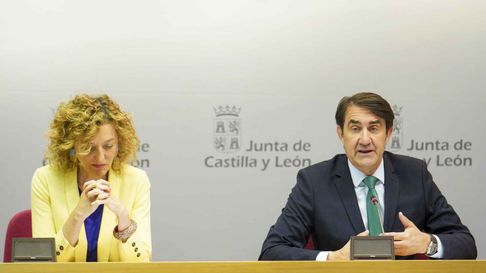 Suárez-Quiñones detalla el contenido de la convocatoria de ayudas en una rueda de prensa