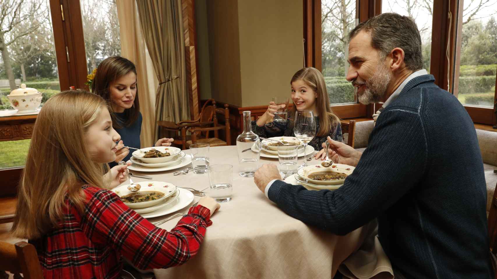 Letizia, Felipe VI y sus hijas siguen una dieta muy equilibrada.