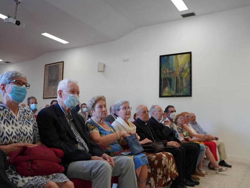 Asistentes al acto de entrega de la medalla