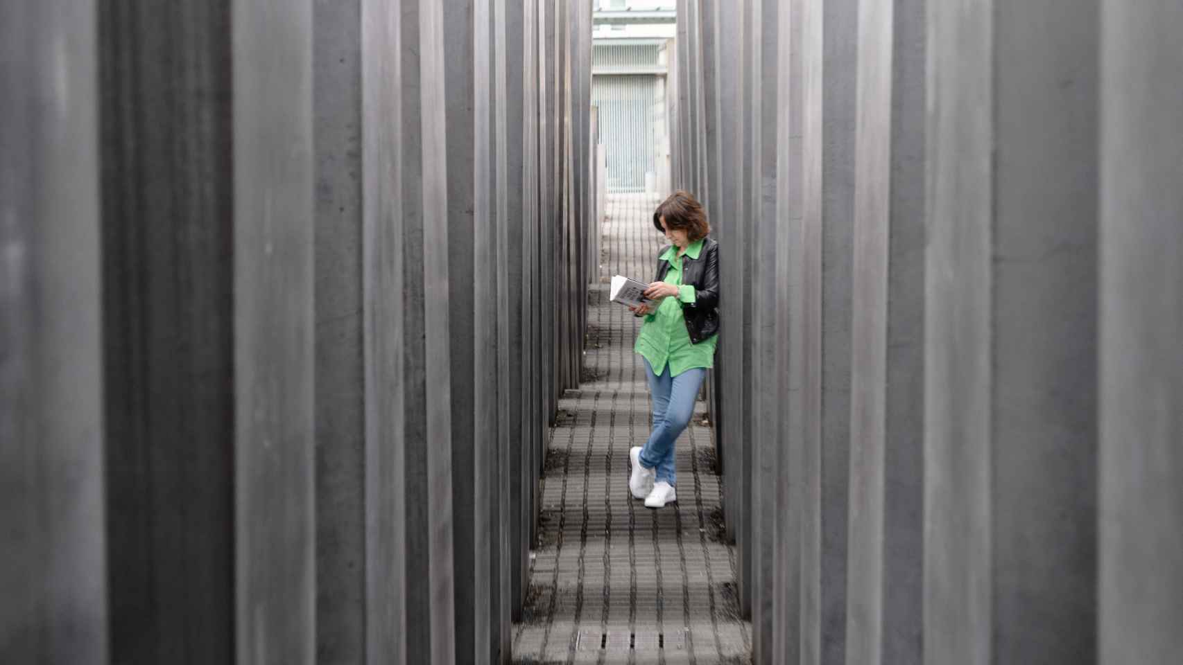Paloma Sánchez-Garnica, en el memorial a las víctimas del Holocausto.