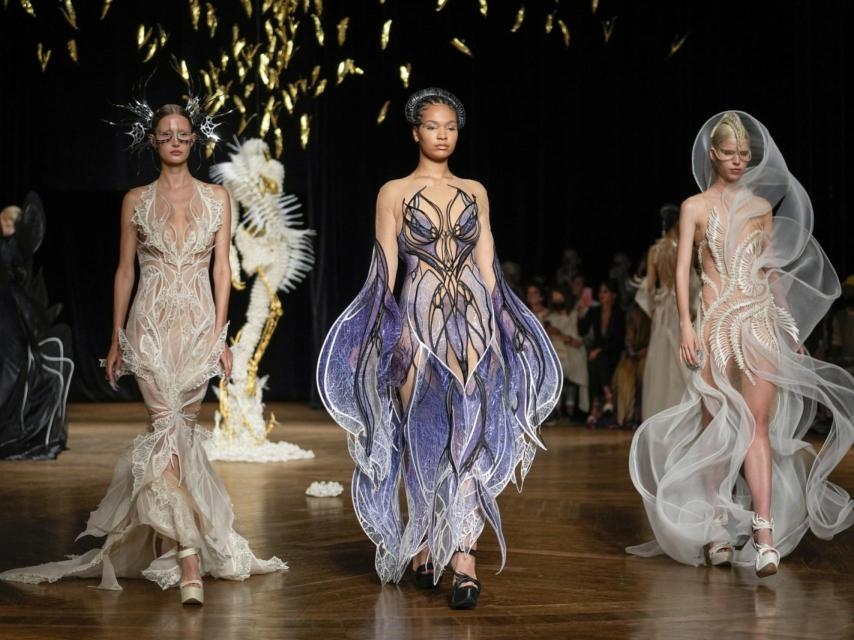 Las vanguardista propuestas de Iris Van Herpen.