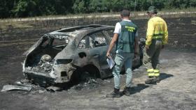 Estado en el que quedó el vehículo calcinado en Valdeavellano de Tera