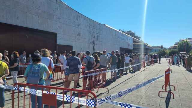 Aglomeraciones en la Plaza del Rei para Comprar las entradas para Sting