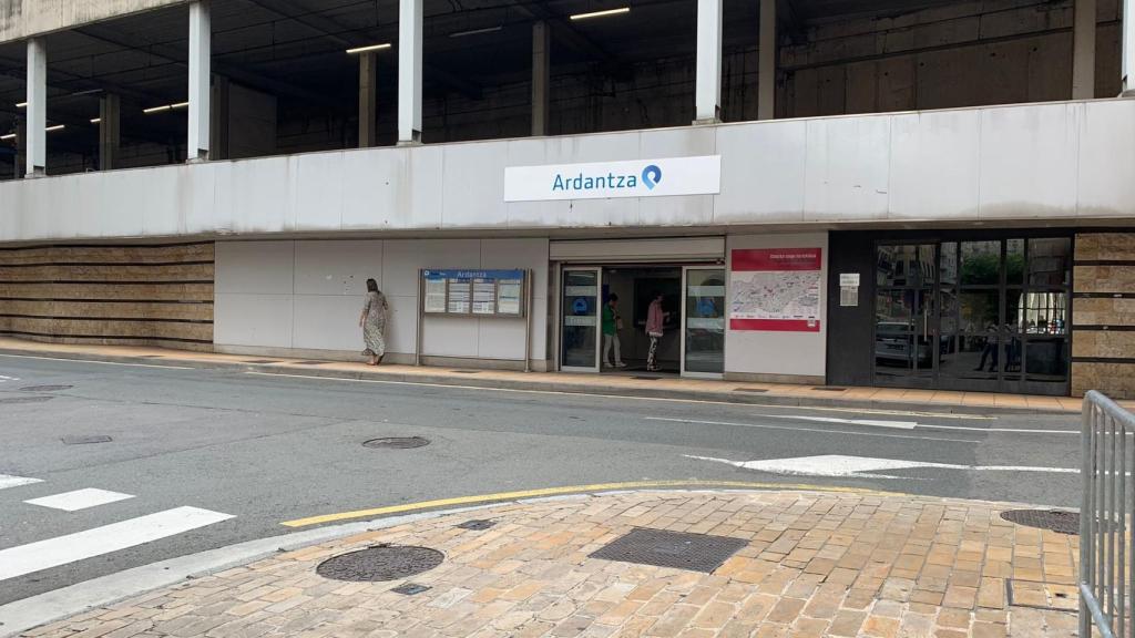 Estación de Eibar en la que Miguel Ángel Blanco fue secuestrado, mientras salía por la puerta para ir al trabajo.