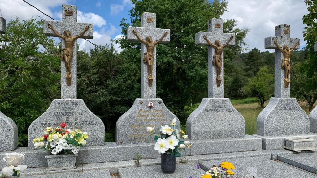 Tumba de Miguel Ángel Blanco, enterrado en Faramontaos (Ourense) junto a sus padres.