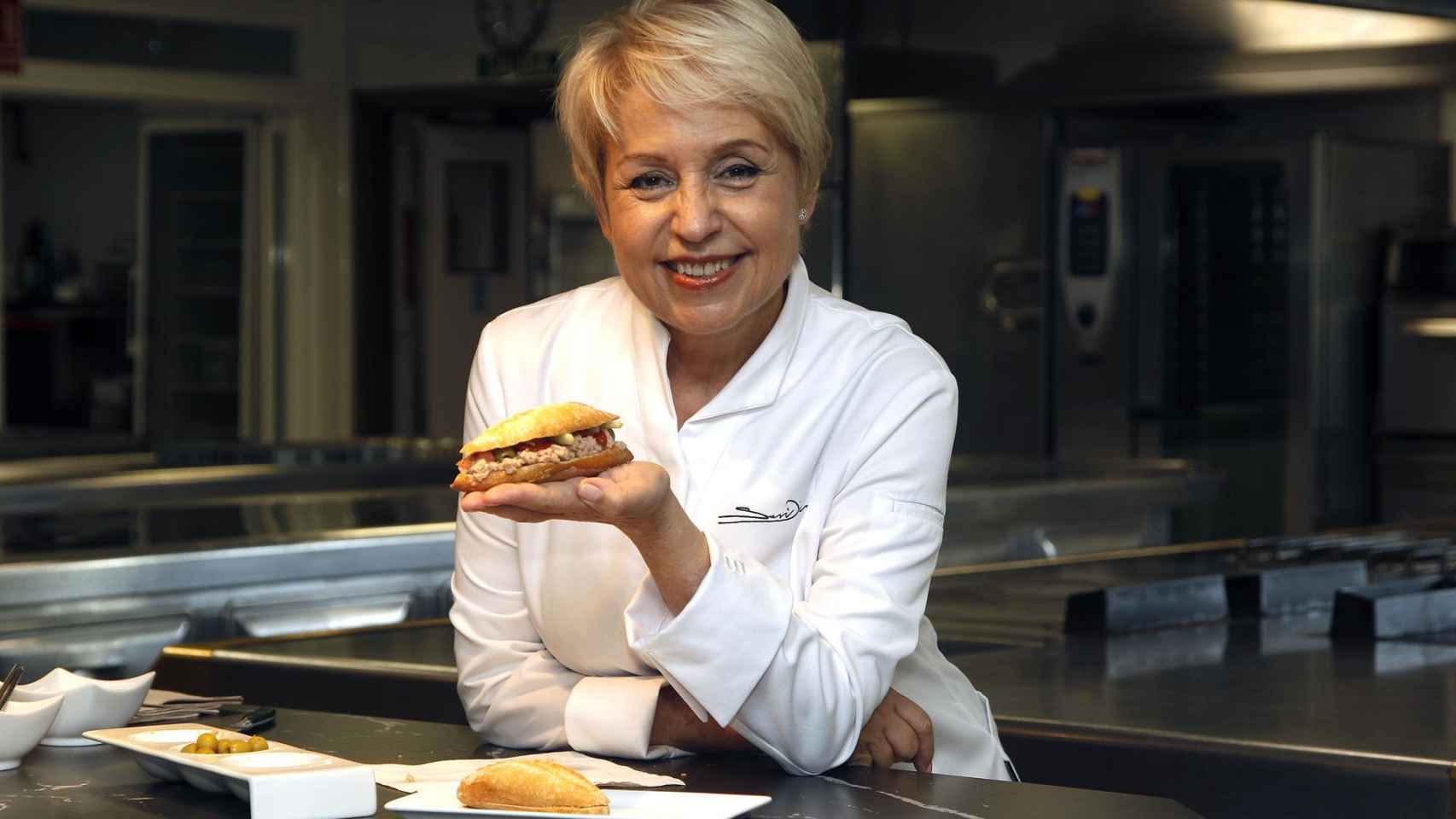 La chef Susi Díaz posa para la entrevista.